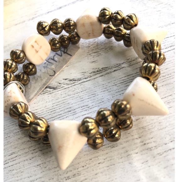 Bracelet With Spikes - Picture 3 of 7